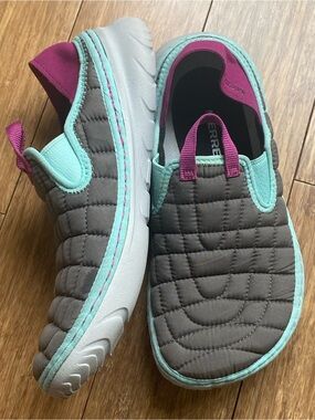 Merrell Women's Hut Moc Quilted Slip-On Sneakers in Grey, Teal & Magenta Size 6